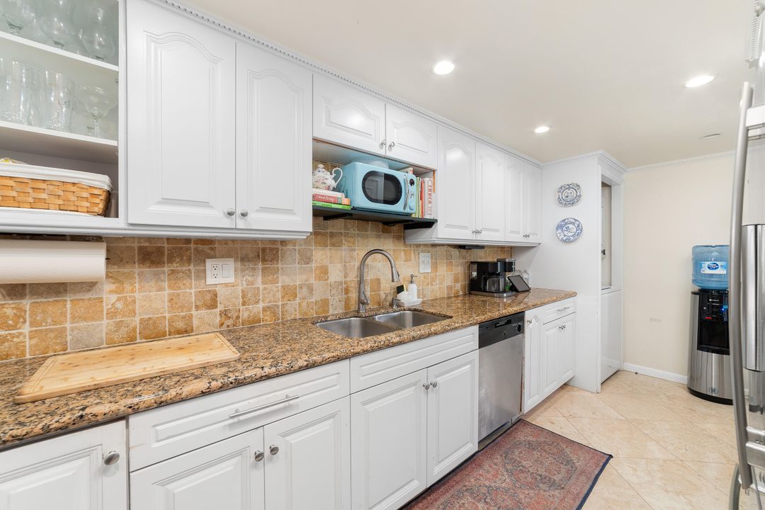 For Sale: $375,000 (2 beds, 2 baths, 1130 Square Feet)