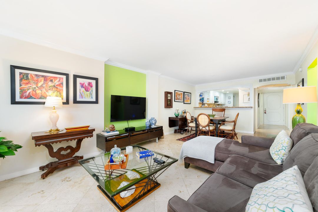 For Sale: $375,000 (2 beds, 2 baths, 1130 Square Feet)