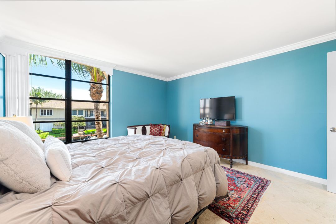 For Sale: $375,000 (2 beds, 2 baths, 1130 Square Feet)