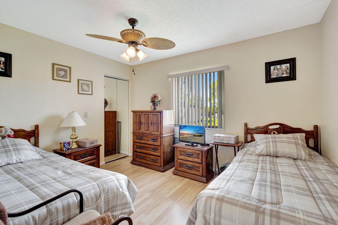 For Sale: $239,000 (2 beds, 2 baths, 924 Square Feet)