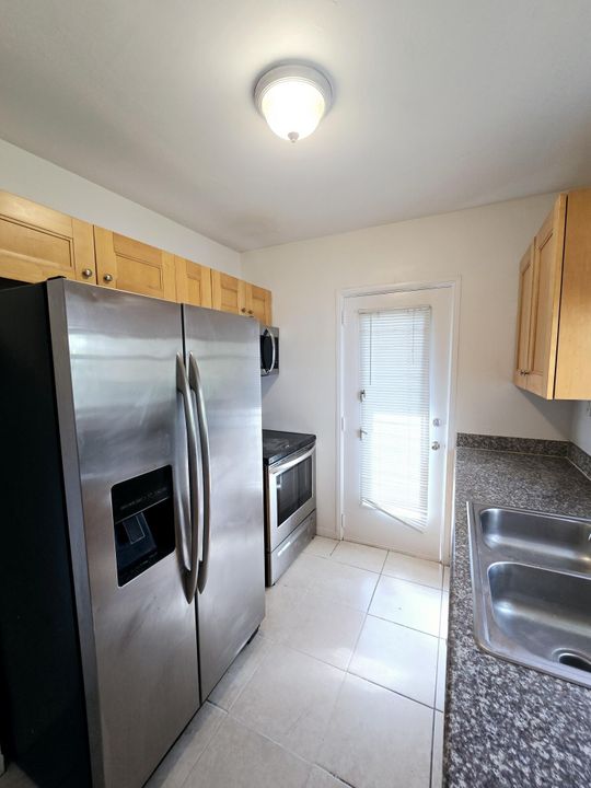 For Sale: $399,900 (2 beds, 2 baths, 1283 Square Feet)