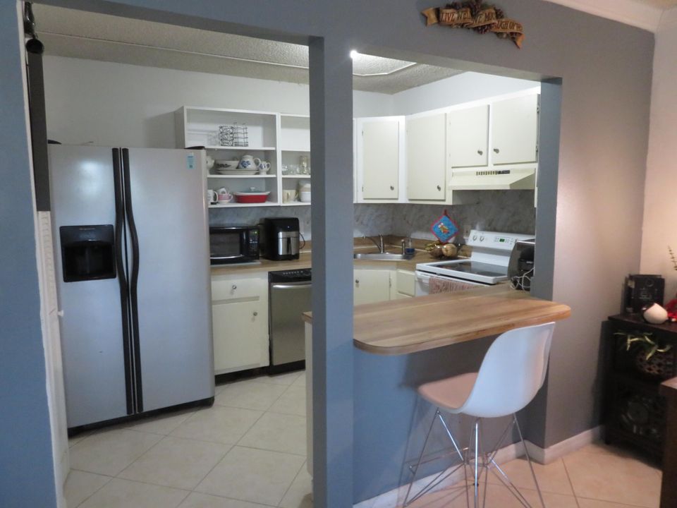 For Rent: $1,950 (2 beds, 2 baths, 1115 Square Feet)