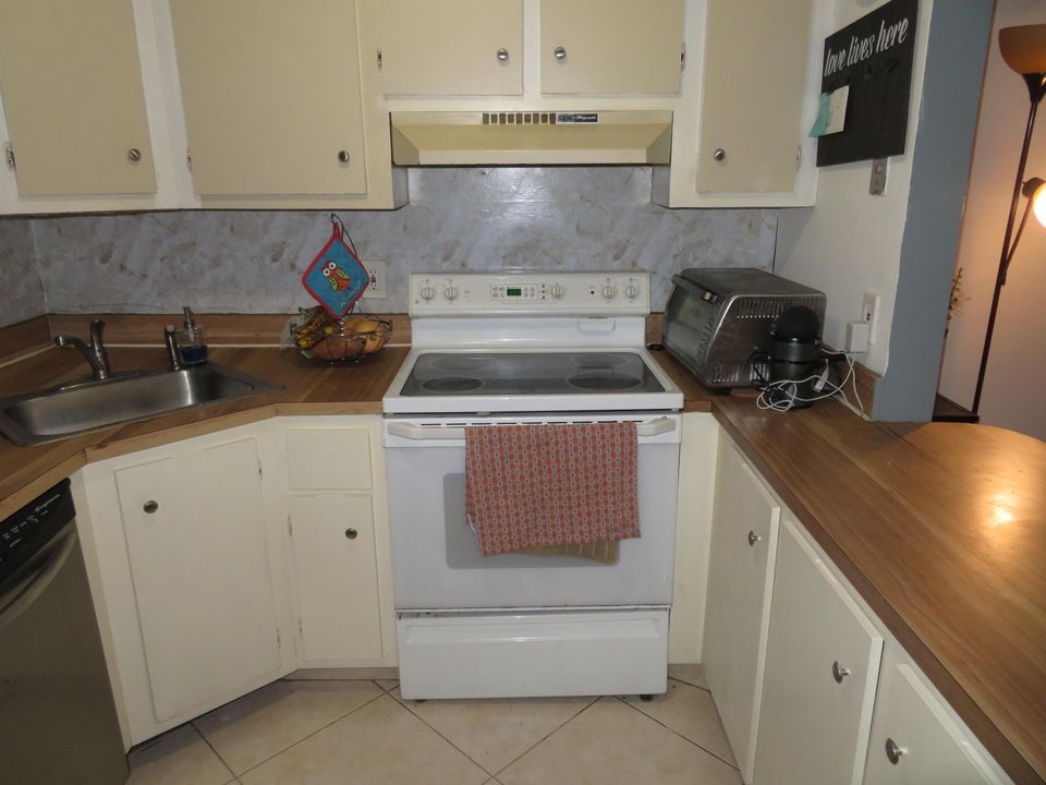 For Rent: $1,950 (2 beds, 2 baths, 1115 Square Feet)