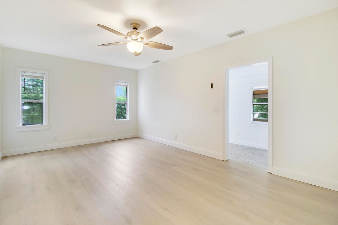 For Sale: $699,900 (4 beds, 2 baths, 1592 Square Feet)