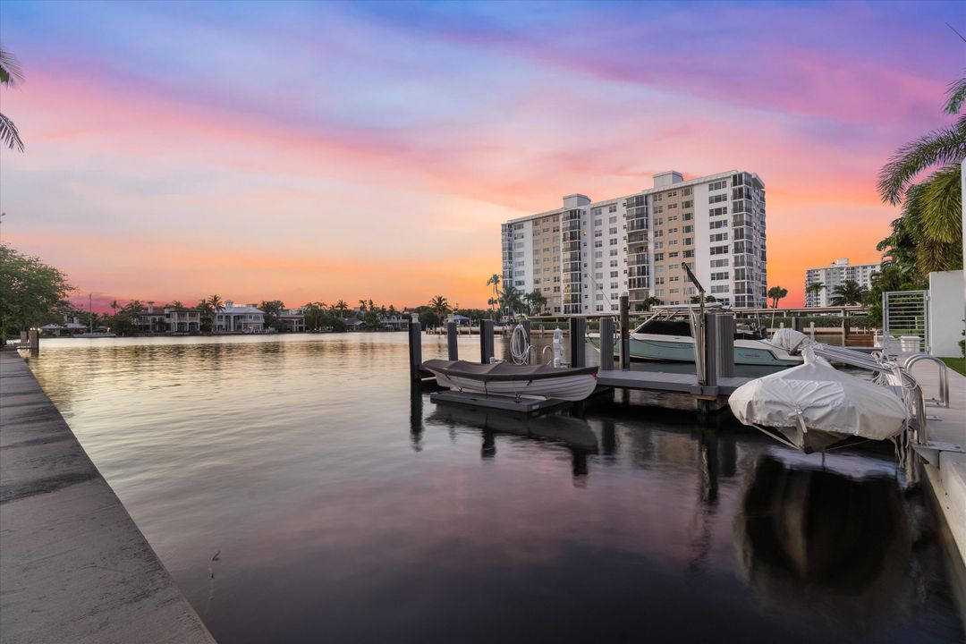 Active With Contract: $6,295,000 (4 beds, 4 baths, 3845 Square Feet)