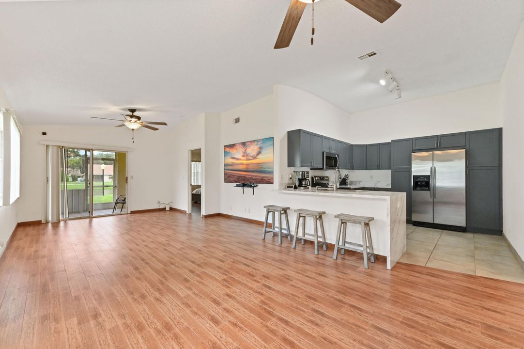 For Sale: $375,000 (2 beds, 2 baths, 1127 Square Feet)