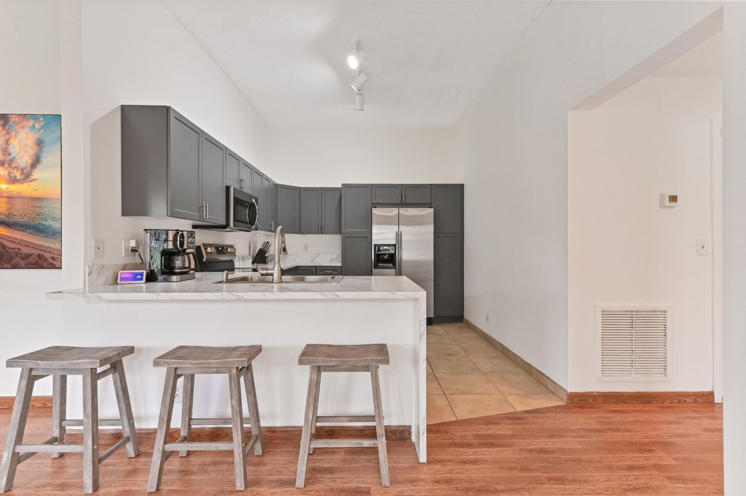 For Sale: $375,000 (2 beds, 2 baths, 1127 Square Feet)