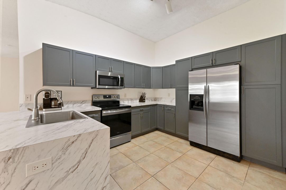 For Sale: $375,000 (2 beds, 2 baths, 1127 Square Feet)