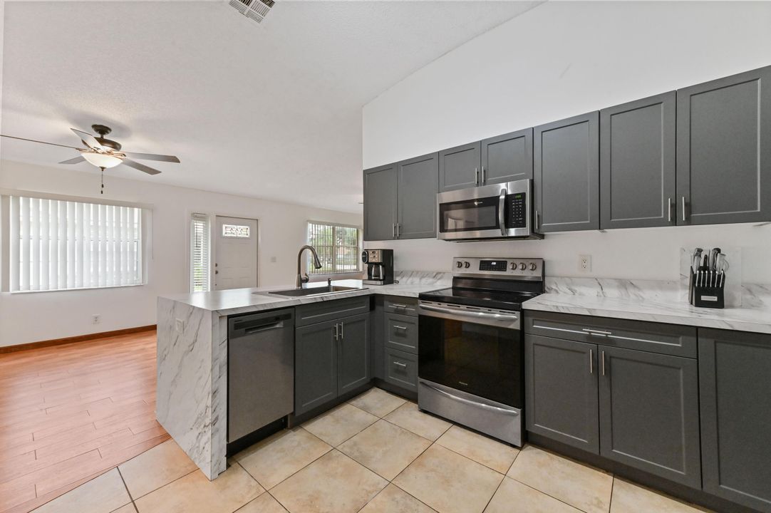 For Sale: $375,000 (2 beds, 2 baths, 1127 Square Feet)