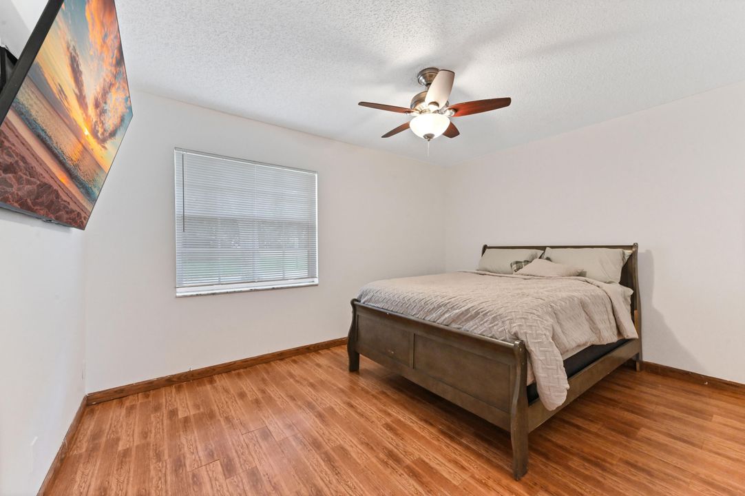 For Sale: $375,000 (2 beds, 2 baths, 1127 Square Feet)