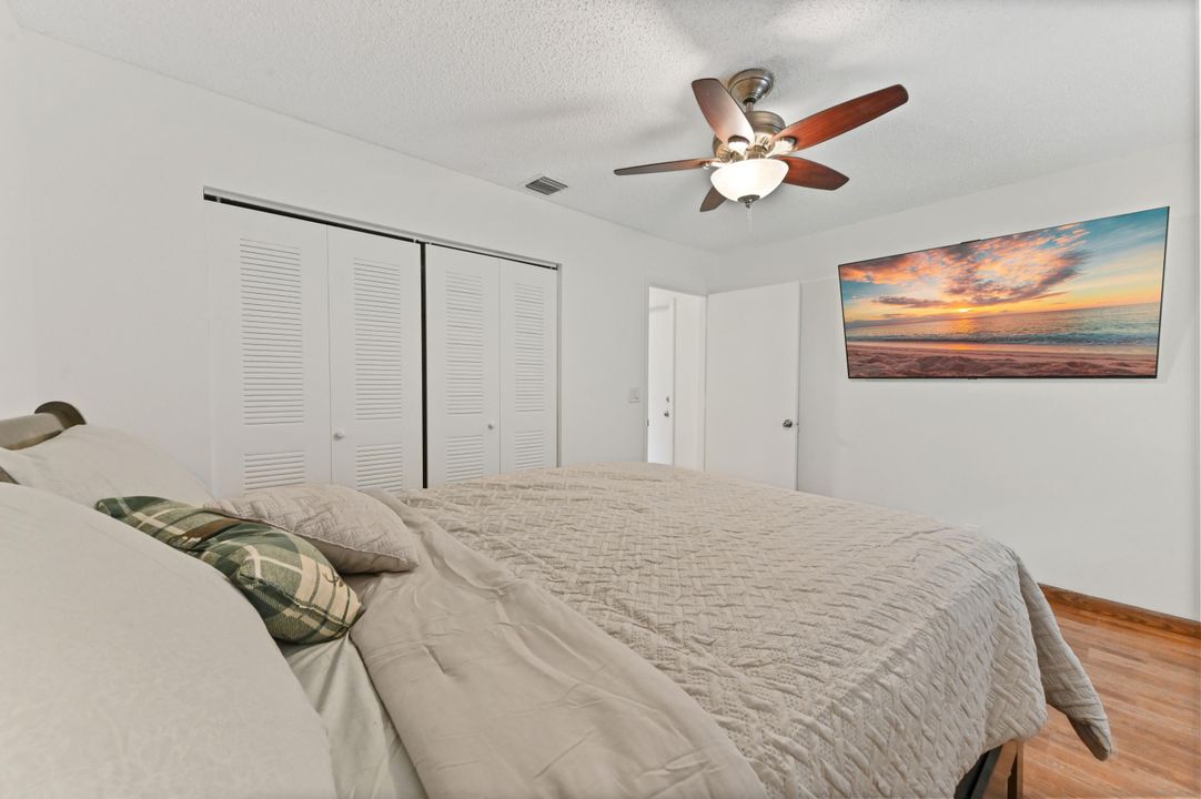 For Sale: $375,000 (2 beds, 2 baths, 1127 Square Feet)