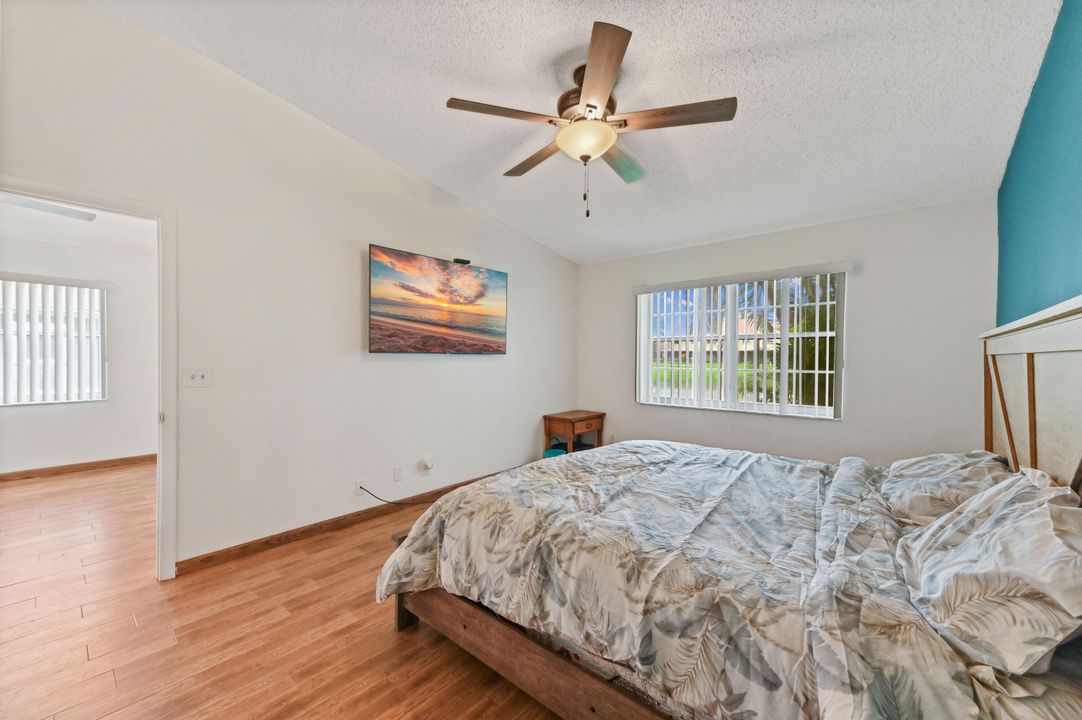 For Sale: $375,000 (2 beds, 2 baths, 1127 Square Feet)