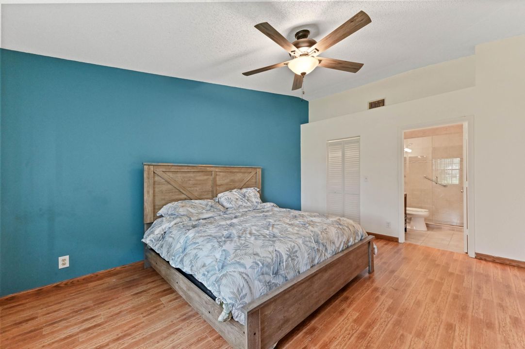 For Sale: $375,000 (2 beds, 2 baths, 1127 Square Feet)