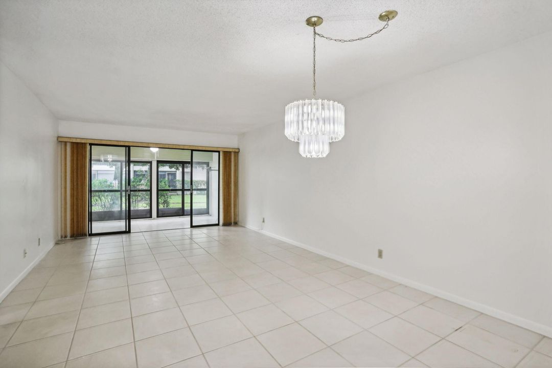 For Sale: $174,995 (2 beds, 2 baths, 1059 Square Feet)