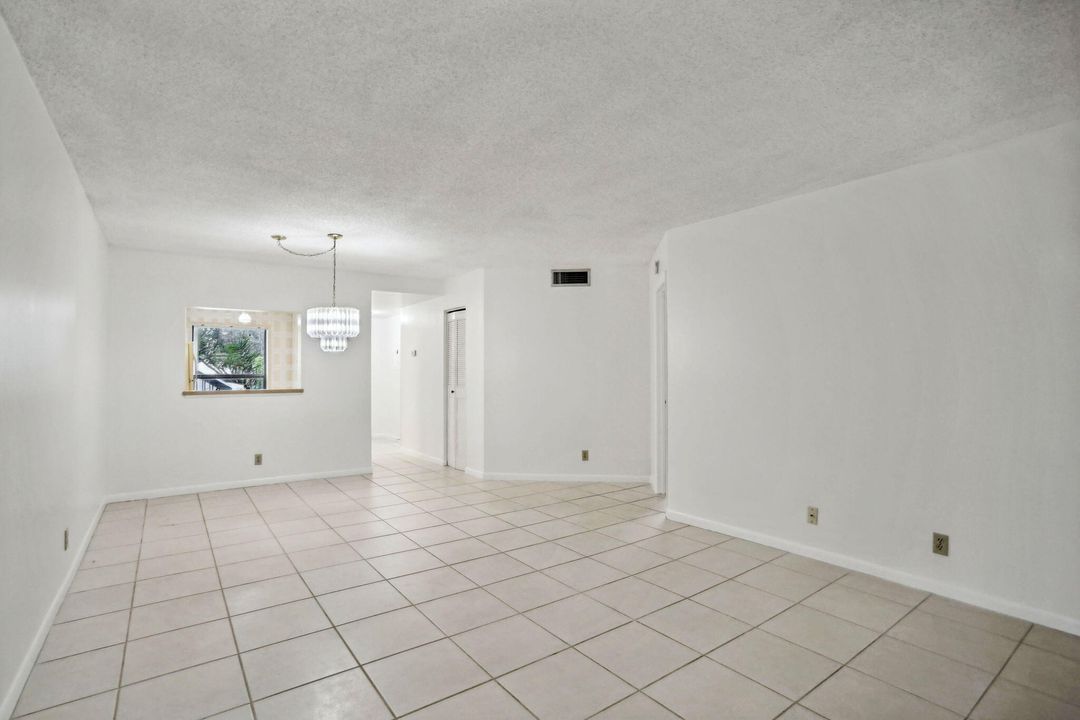 For Sale: $174,995 (2 beds, 2 baths, 1059 Square Feet)