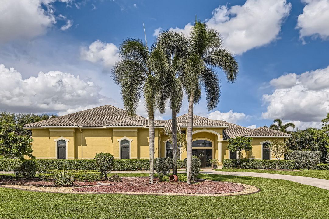 For Sale: $1,995,000 (5 beds, 3 baths, 4245 Square Feet)