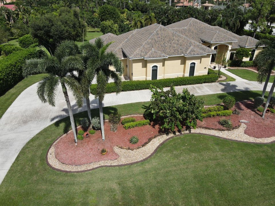 For Sale: $1,995,000 (5 beds, 3 baths, 4245 Square Feet)