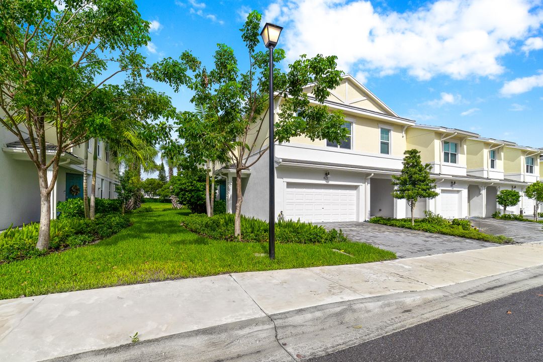 For Sale: $685,000 (3 beds, 2 baths, 1850 Square Feet)