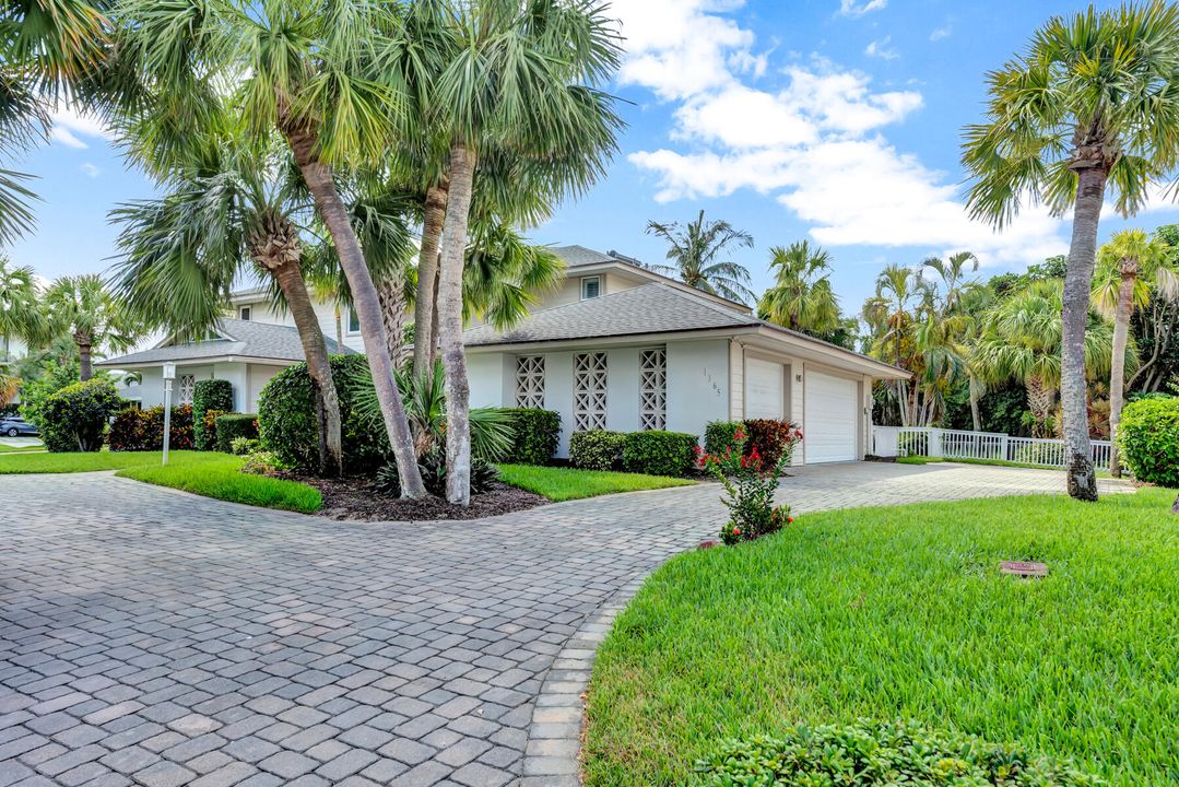 For Sale: $1,349,000 (3 beds, 3 baths, 2590 Square Feet)