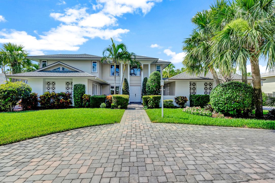 For Sale: $1,349,000 (3 beds, 3 baths, 2590 Square Feet)