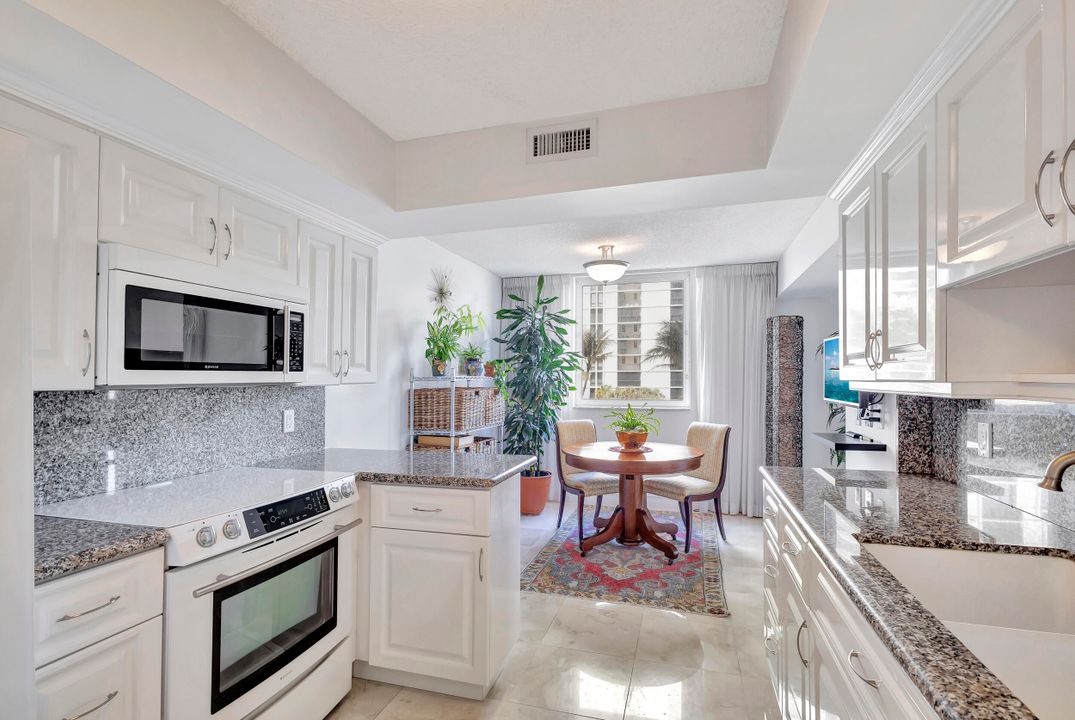 For Sale: $839,900 (2 beds, 2 baths, 1721 Square Feet)