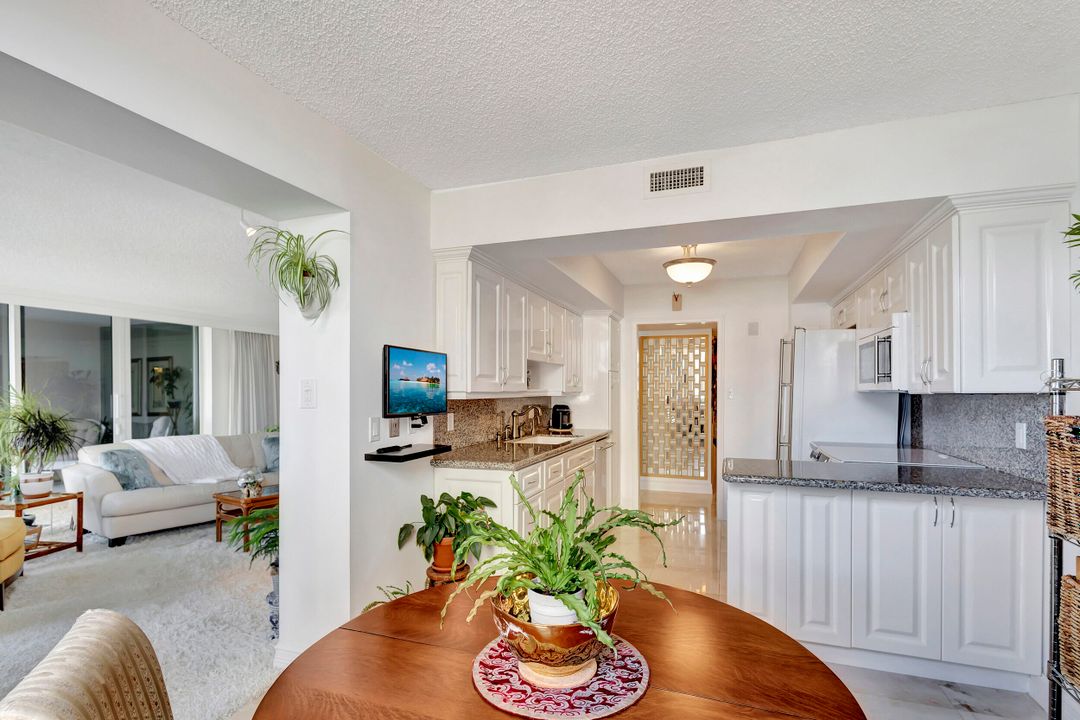 For Sale: $839,900 (2 beds, 2 baths, 1721 Square Feet)