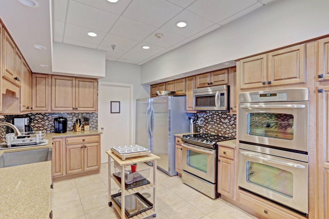 For Sale: $839,900 (2 beds, 2 baths, 1721 Square Feet)