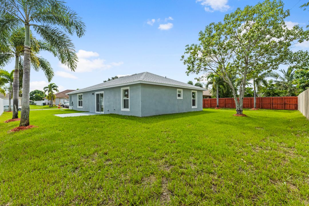 For Sale: $495,000 (2 beds, 2 baths, 1818 Square Feet)