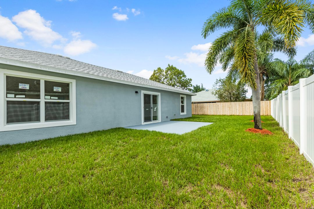 For Sale: $495,000 (2 beds, 2 baths, 1818 Square Feet)