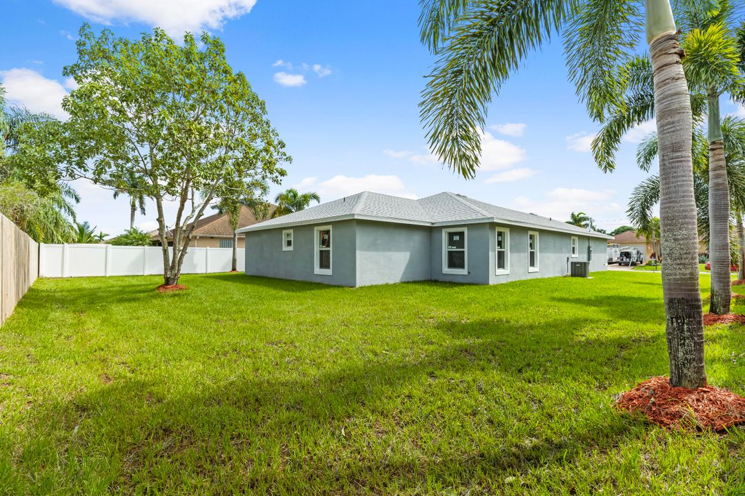 For Sale: $495,000 (2 beds, 2 baths, 1818 Square Feet)