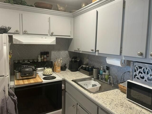 For Rent: $2,400 (1 beds, 1 baths, 587 Square Feet)