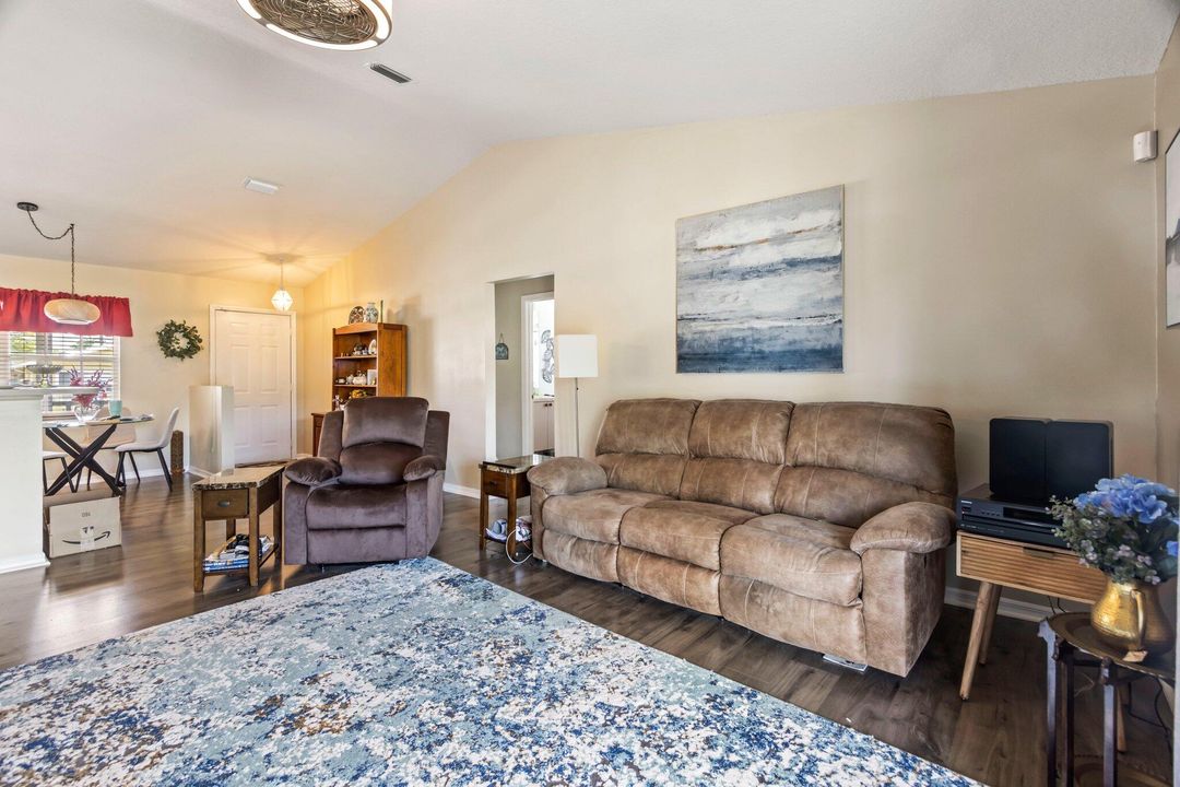 For Sale: $289,000 (3 beds, 2 baths, 1338 Square Feet)