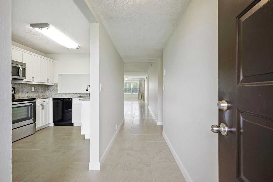 For Sale: $259,999 (2 beds, 2 baths, 1186 Square Feet)