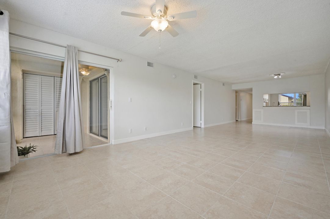 For Sale: $259,999 (2 beds, 2 baths, 1186 Square Feet)