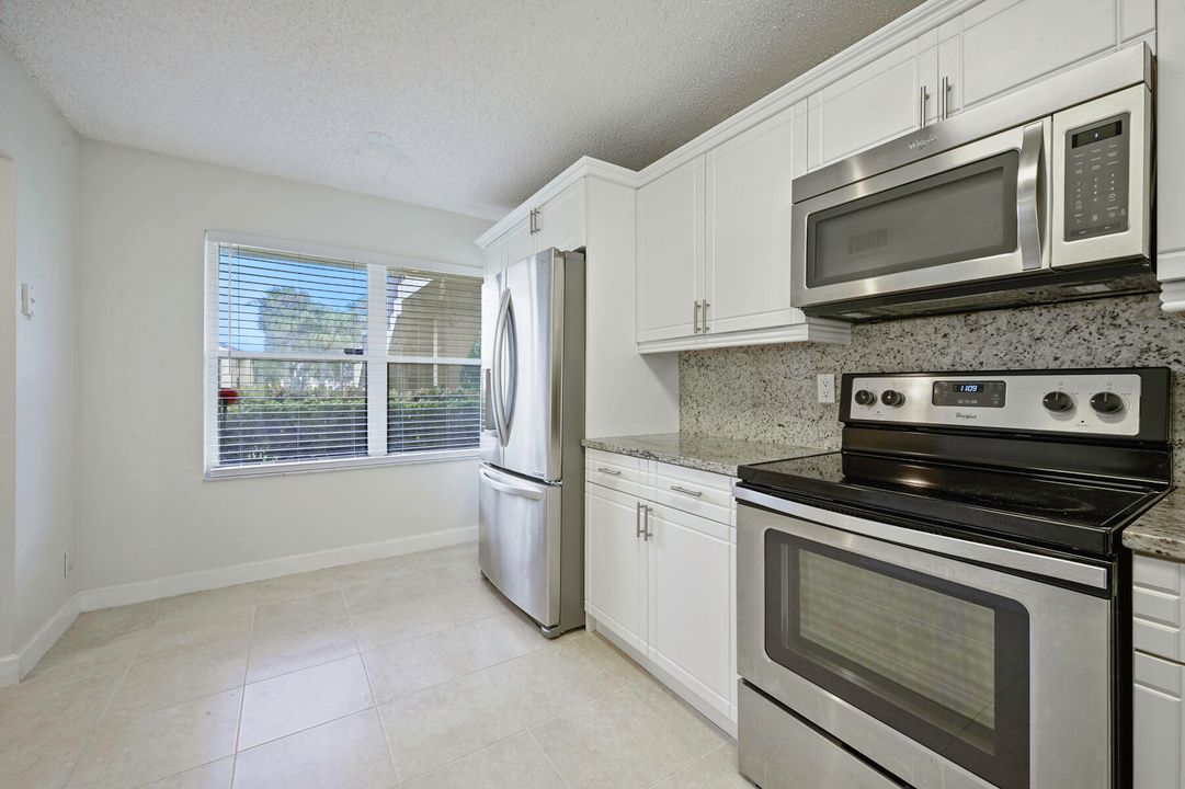 For Sale: $259,999 (2 beds, 2 baths, 1186 Square Feet)