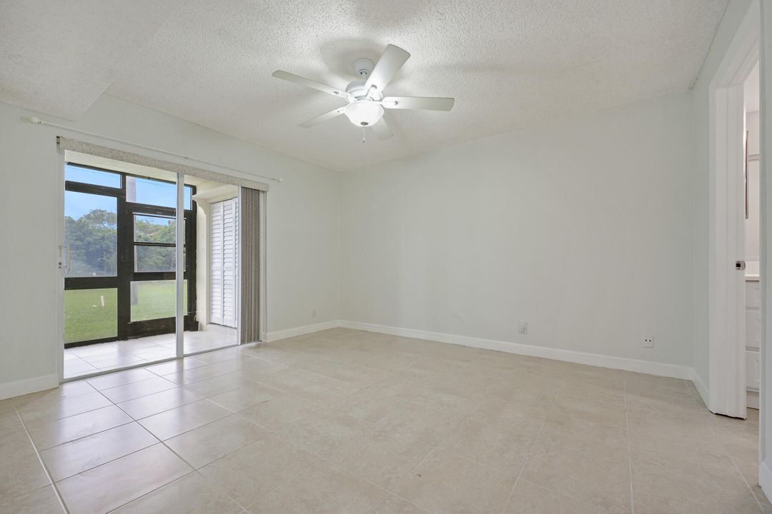 For Sale: $259,999 (2 beds, 2 baths, 1186 Square Feet)