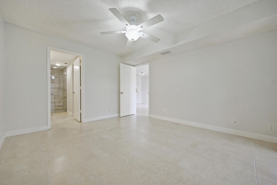 For Sale: $259,999 (2 beds, 2 baths, 1186 Square Feet)