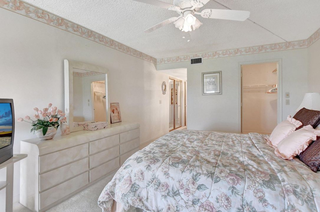 For Sale: $235,000 (2 beds, 2 baths, 1300 Square Feet)