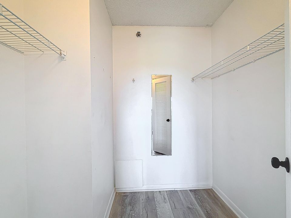 For Rent: $2,800 (2 beds, 2 baths, 1180 Square Feet)