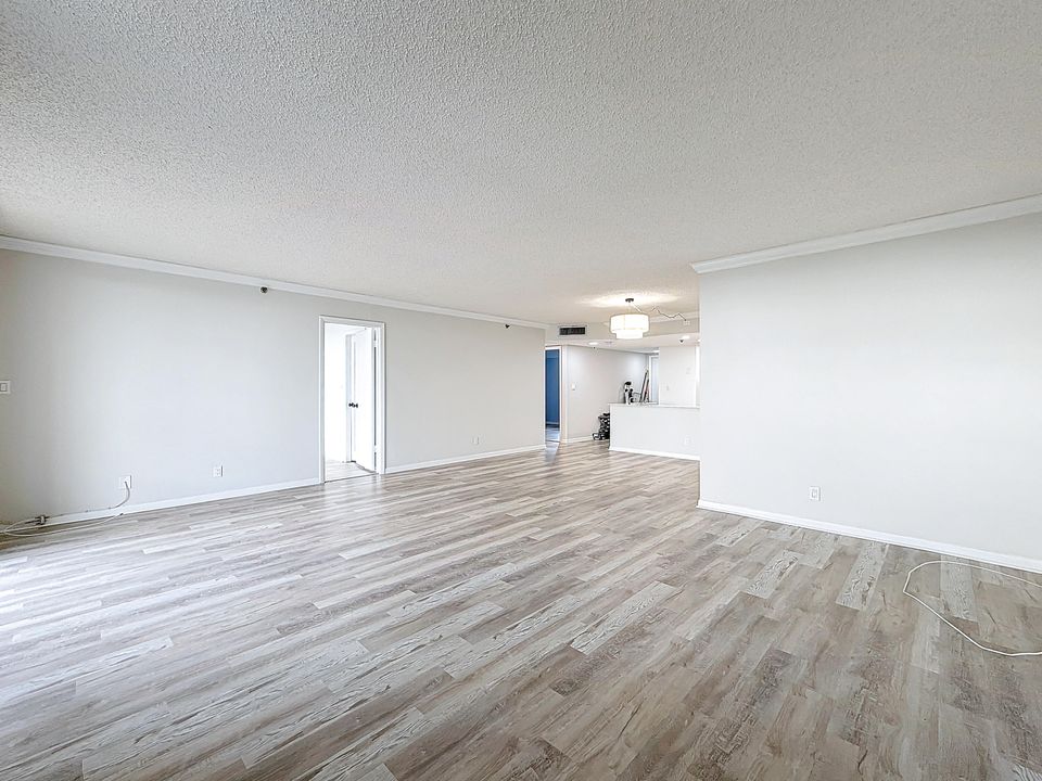 For Rent: $2,800 (2 beds, 2 baths, 1180 Square Feet)