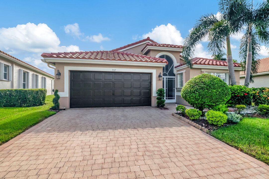 For Sale: $599,000 (3 beds, 2 baths, 1918 Square Feet)