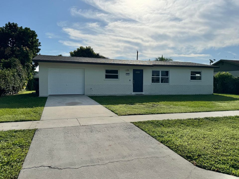 For Sale: $472,000 (3 beds, 2 baths, 1272 Square Feet)