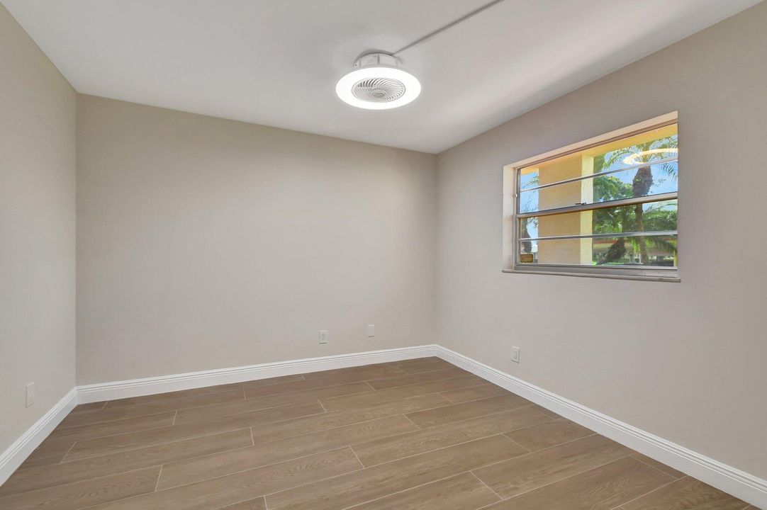 For Sale: $325,000 (2 beds, 2 baths, 1300 Square Feet)