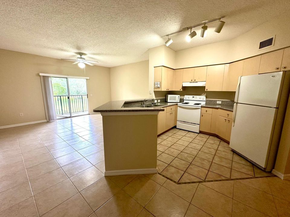 For Rent: $2,150 (2 beds, 2 baths, 1024 Square Feet)