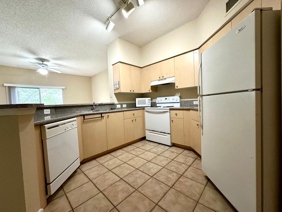 For Rent: $2,150 (2 beds, 2 baths, 1024 Square Feet)