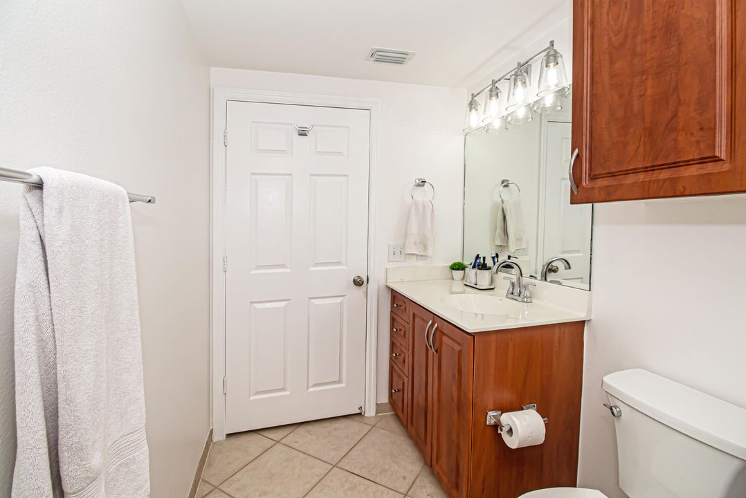 For Sale: $310,000 (2 beds, 2 baths, 1071 Square Feet)