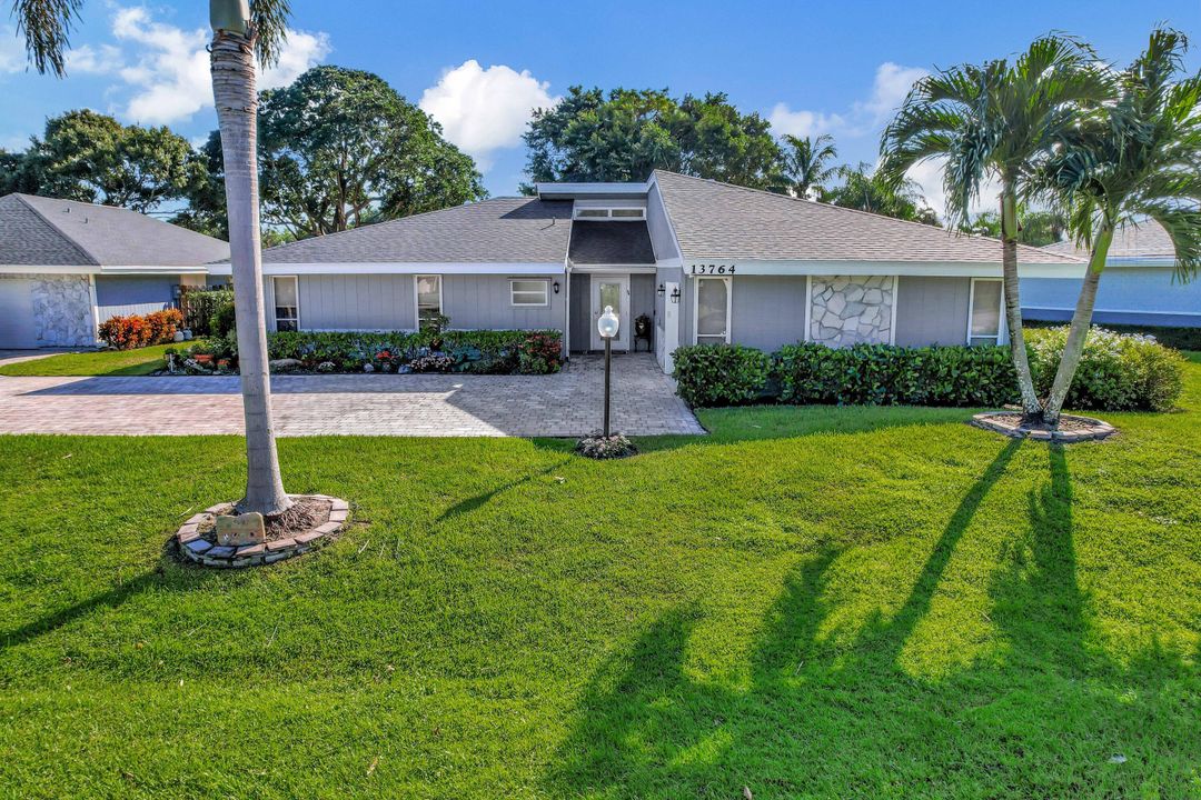 For Sale: $839,000 (3 beds, 3 baths, 2234 Square Feet)