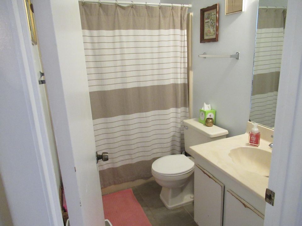 For Rent: $1,900 (2 beds, 2 baths, 958 Square Feet)