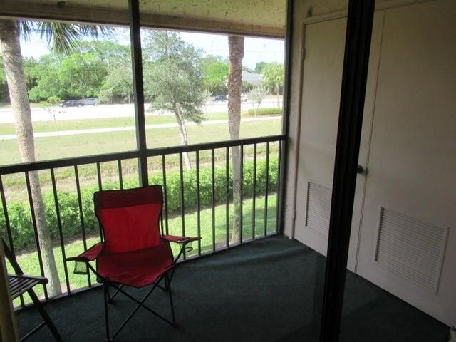 For Rent: $1,900 (2 beds, 2 baths, 958 Square Feet)