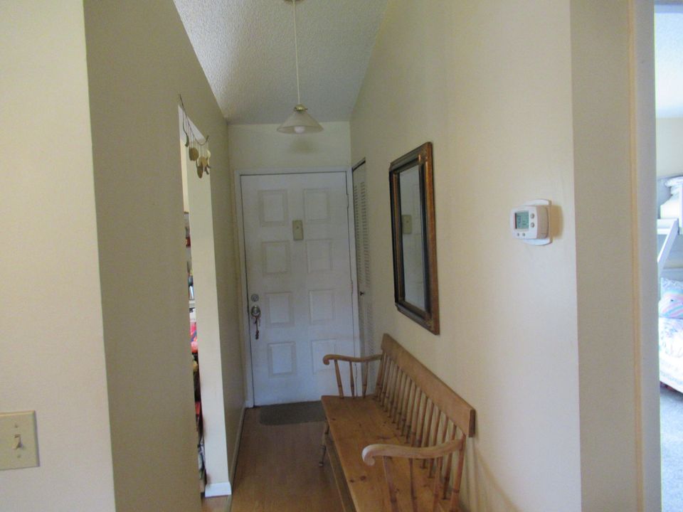 For Rent: $1,900 (2 beds, 2 baths, 958 Square Feet)